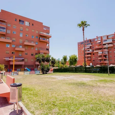 Apartamento Teatinos, Metro, Free Parking & Pool * Málaga
