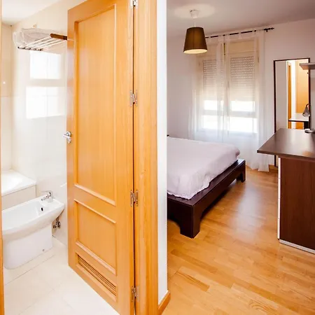 Apartamento Teatinos, Metro, Free Parking & Pool * Málaga