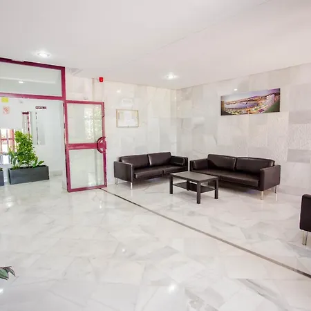 Apartamento Teatinos, Metro, Free Parking & Pool * Málaga