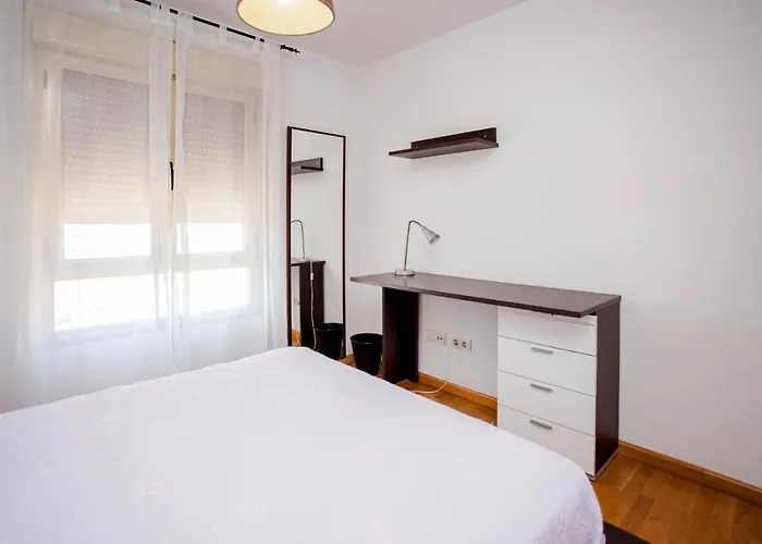 Sunstay Teatinos Flat Iii Malaga, Metro, Free Parking & Pool *