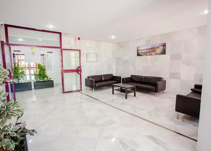 Sunstay Teatinos Flat Iii Malaga, Metro, Free Parking & Pool * Málaga