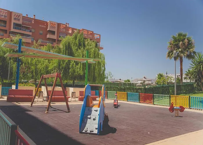Sunstay Teatinos Flat Iii Malaga, Metro, Free Parking & Pool *