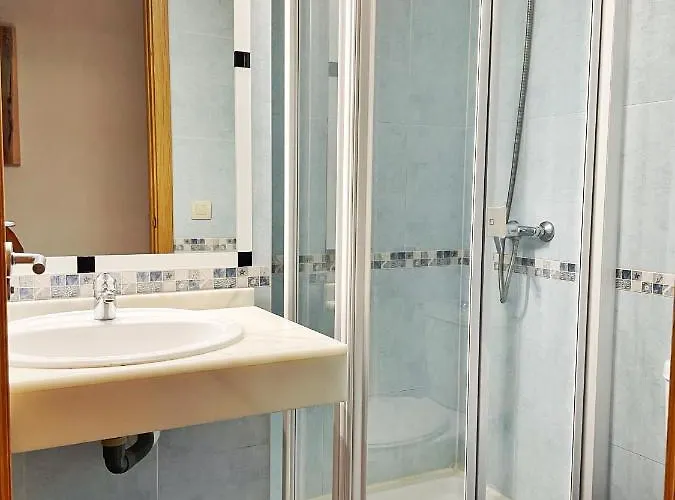 Sunstay Teatinos Flat Iii Malaga, Metro, Free Parking & Pool *