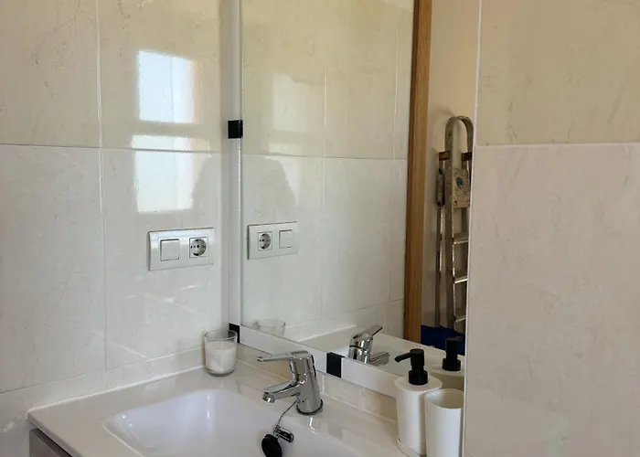 Sunstay Teatinos Flat Iii Malaga, Metro, Free Parking & Pool * Málaga