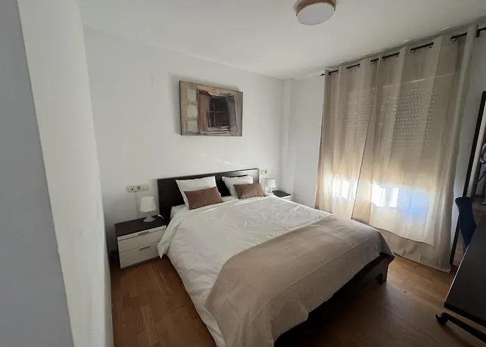 Sunstay Teatinos Flat Iii Malaga, Metro, Free Parking & Pool Apartamento